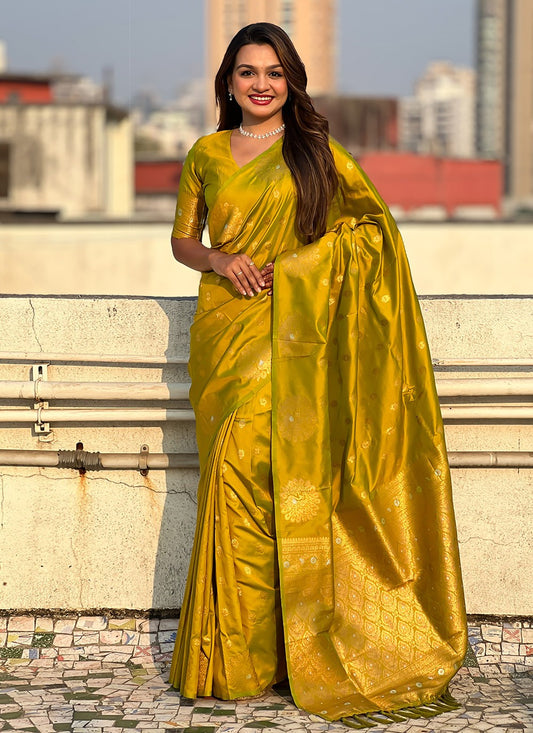 Woven Silk Green Saree S14680