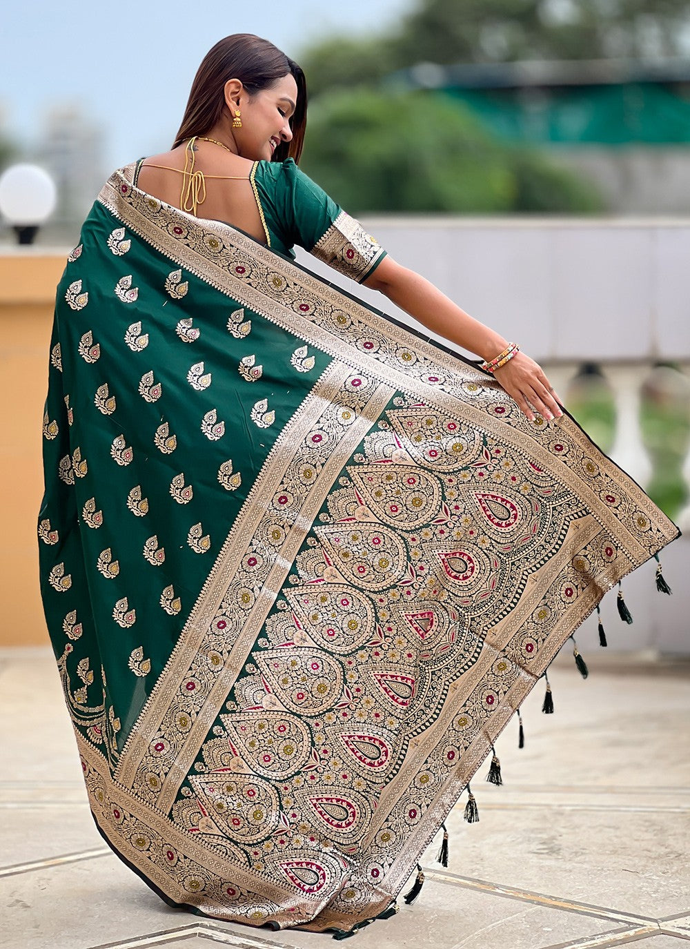 Green Banarasi Silk Contemporary Saree Jacquard Work, Woven S18537