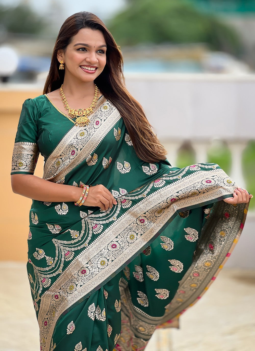 Green Banarasi Silk Contemporary Saree Jacquard Work, Woven S18537