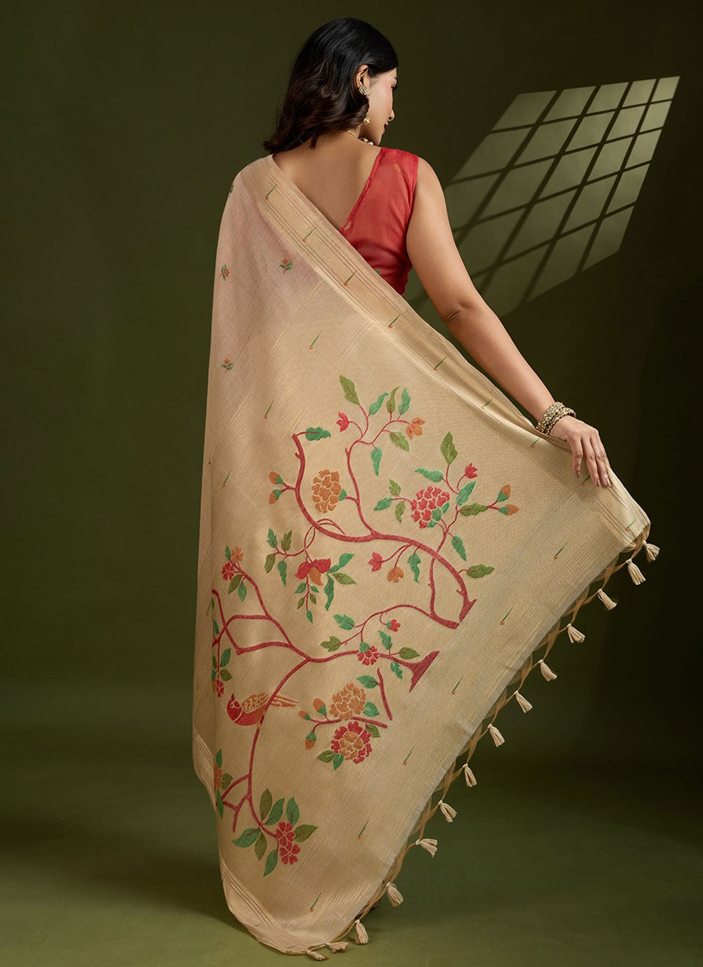 Cream Cotton Classic Saree Floral Printed, Thread, Woven, Zari S17568
