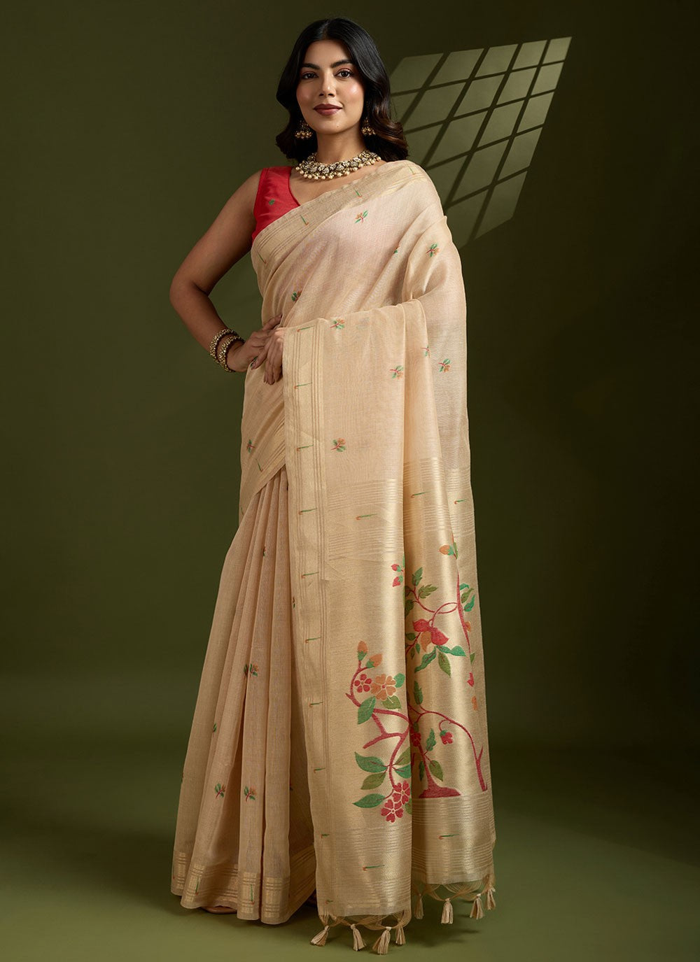 Cream Cotton Classic Saree Floral Printed, Thread, Woven, Zari S17568