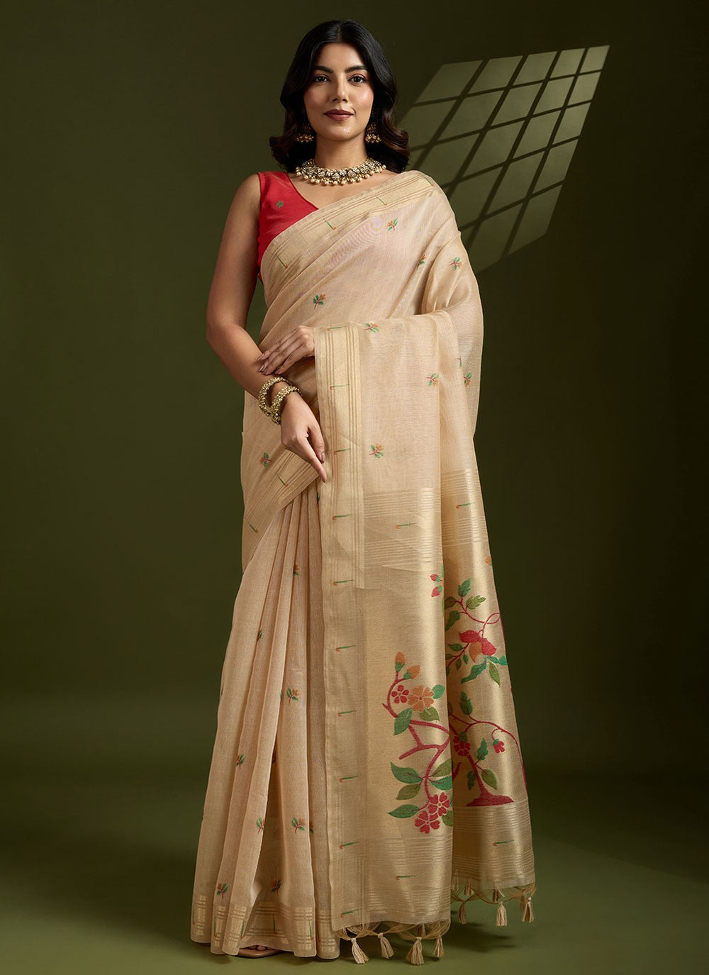 Cream Cotton Classic Saree Floral Printed, Thread, Woven, Zari S17568