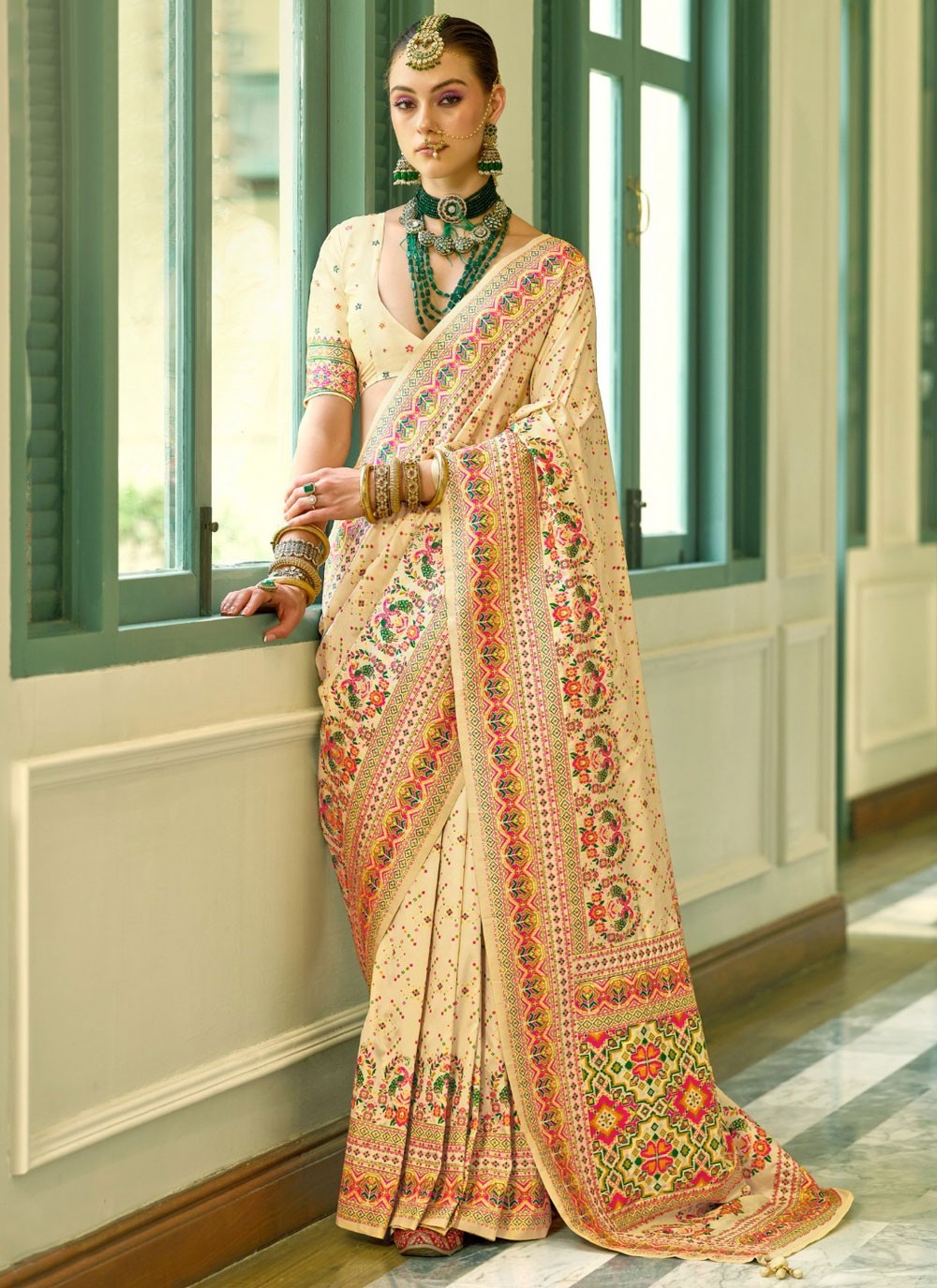 Kashmiri, Meenakari, Weaving Zari Banarasi Silk Saree - S11724