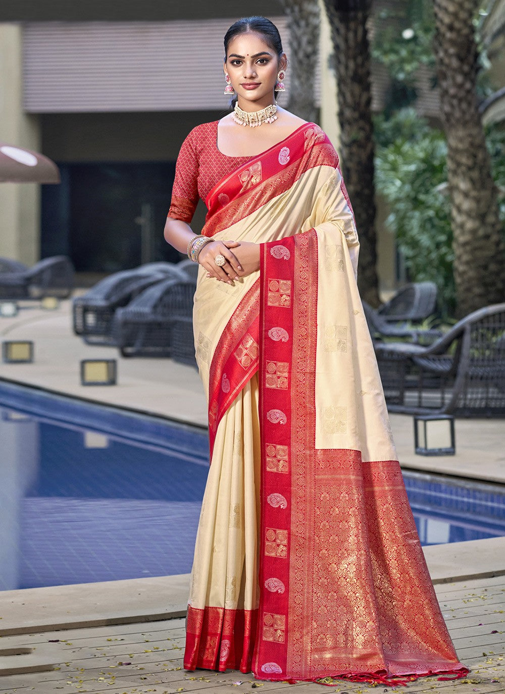 Contemporary Weaving Zari Silk Saree - S9867