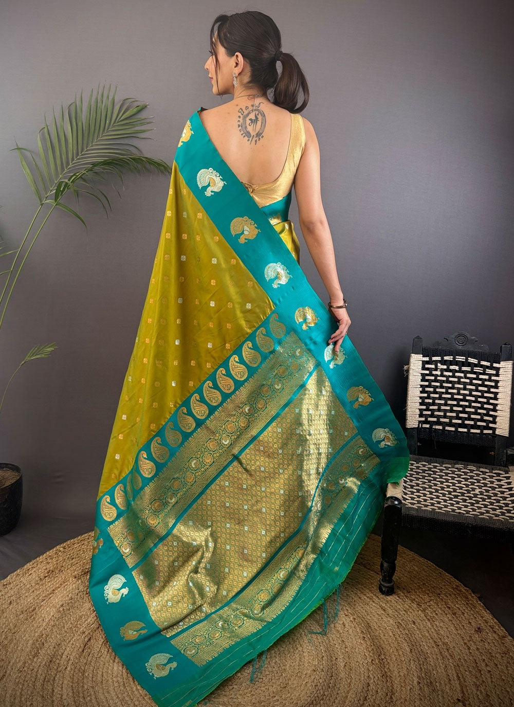 Green Banarasi Silk Designer Saree Weaving Zari S17671