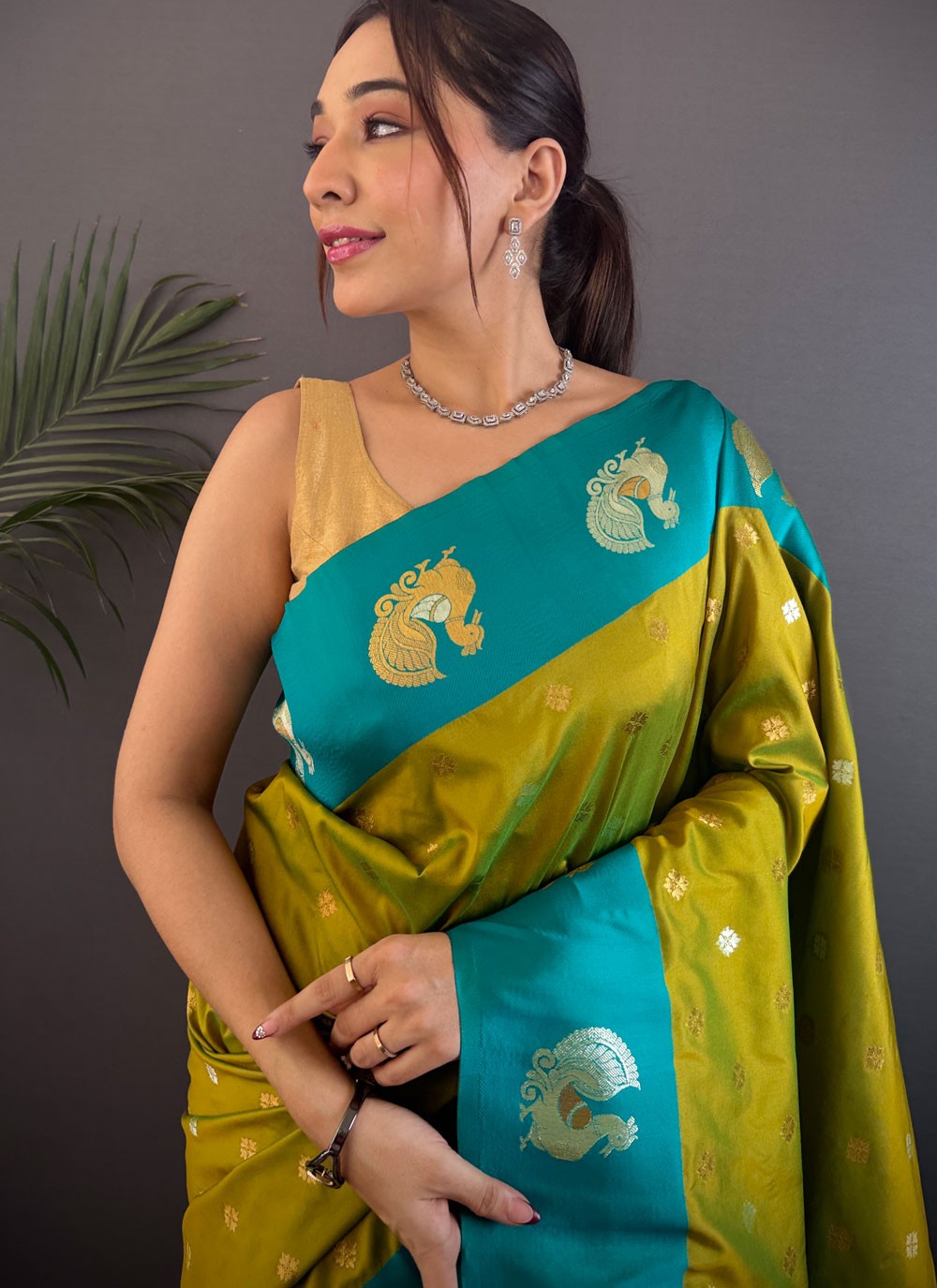 Green Banarasi Silk Designer Saree Weaving Zari S17671