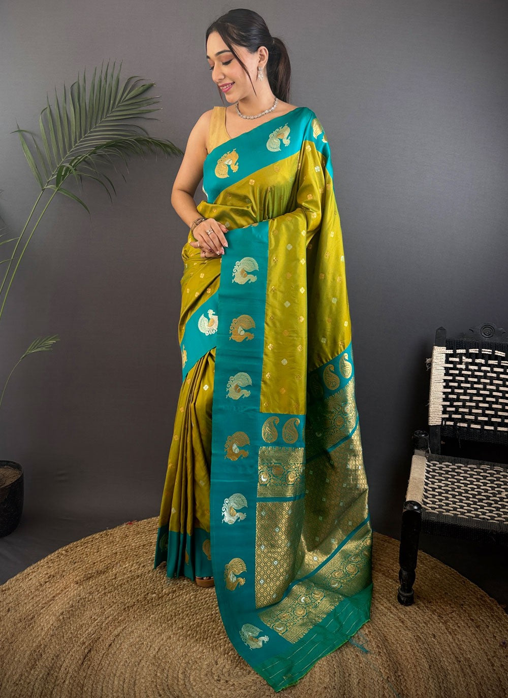 Green Banarasi Silk Designer Saree Weaving Zari S17671