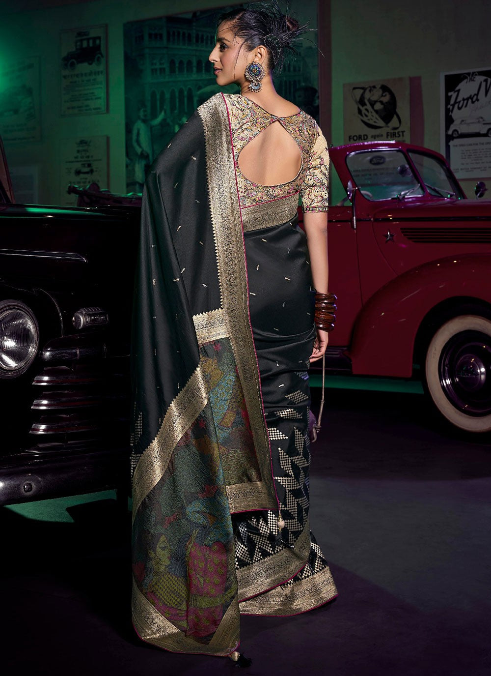 Black Pure Silk Designer Saree Weaving Zari S19045