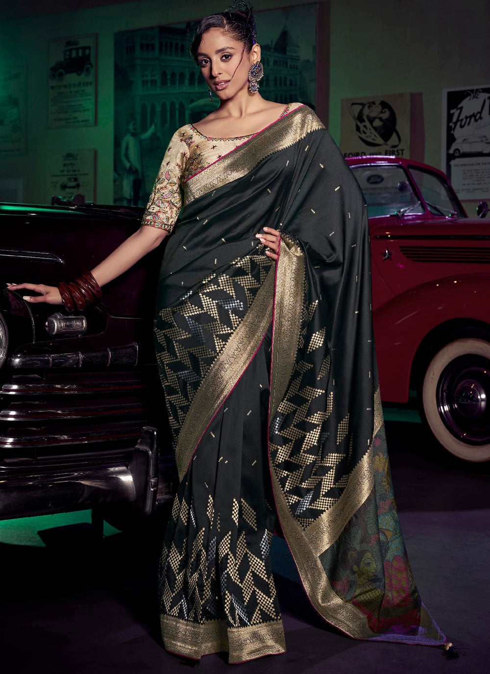Black Pure Silk Designer Saree Weaving Zari S19045