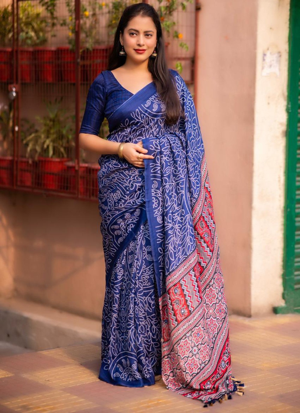 Trendy Digital Print Silk Blend Saree - S5734