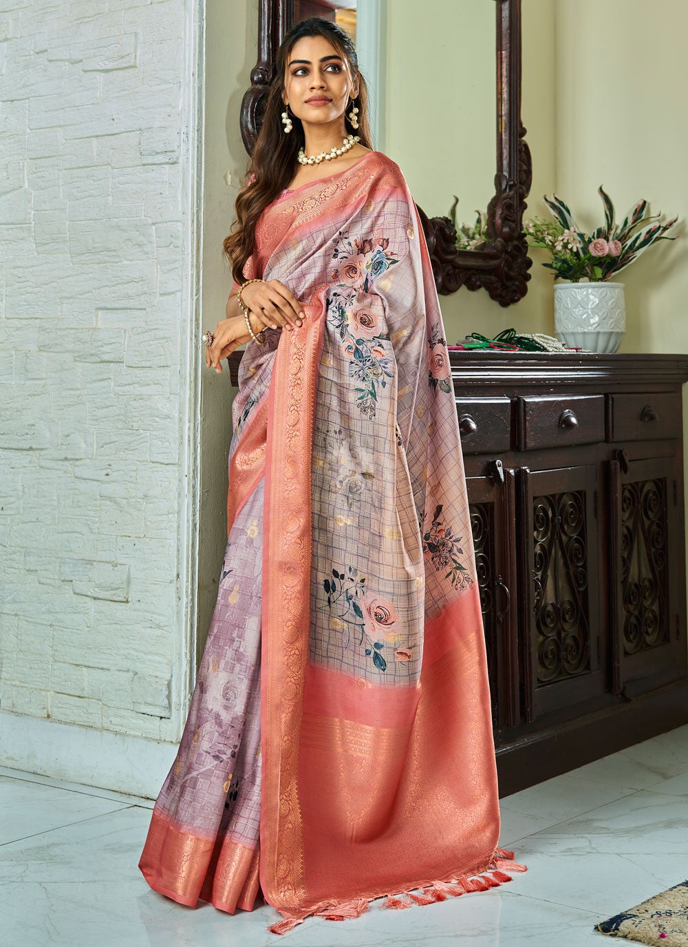 Trendy Floral Printed Handloom Silk Saree - S5403