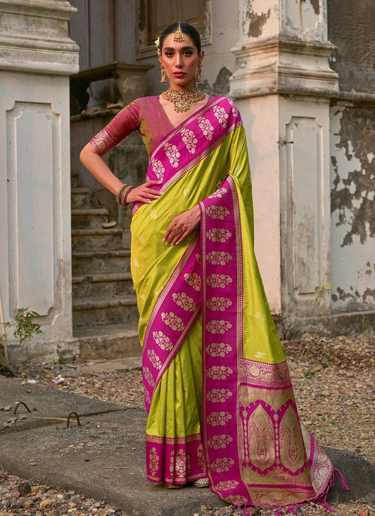 Weaving Zari Banarasi Silk Fuchsia Saree S14253