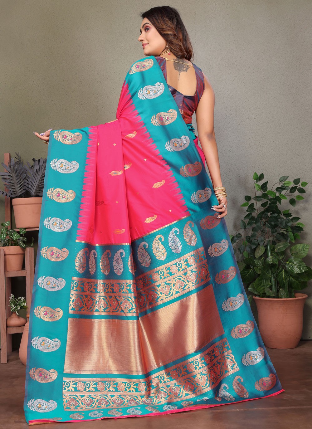 Fuchsia Banarasi Silk Designer Saree Weaving Zari S17612