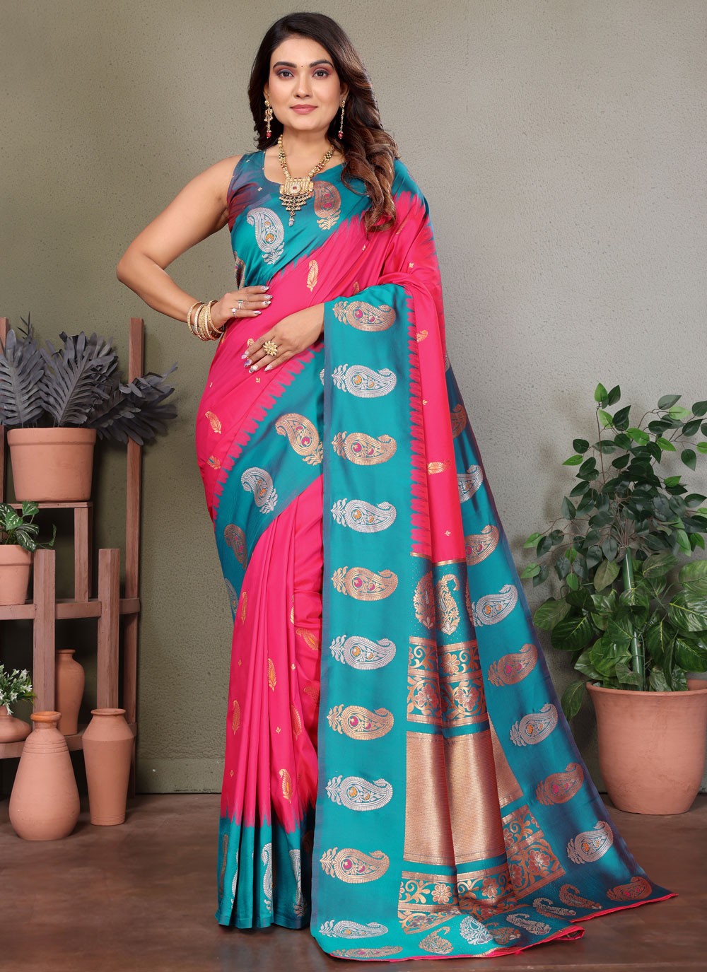 Fuchsia Banarasi Silk Designer Saree Weaving Zari S17612