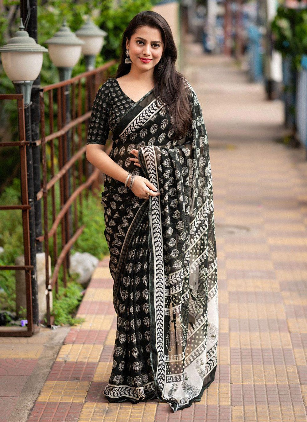 Trendy Digital Print Silk Blend Saree - S5734