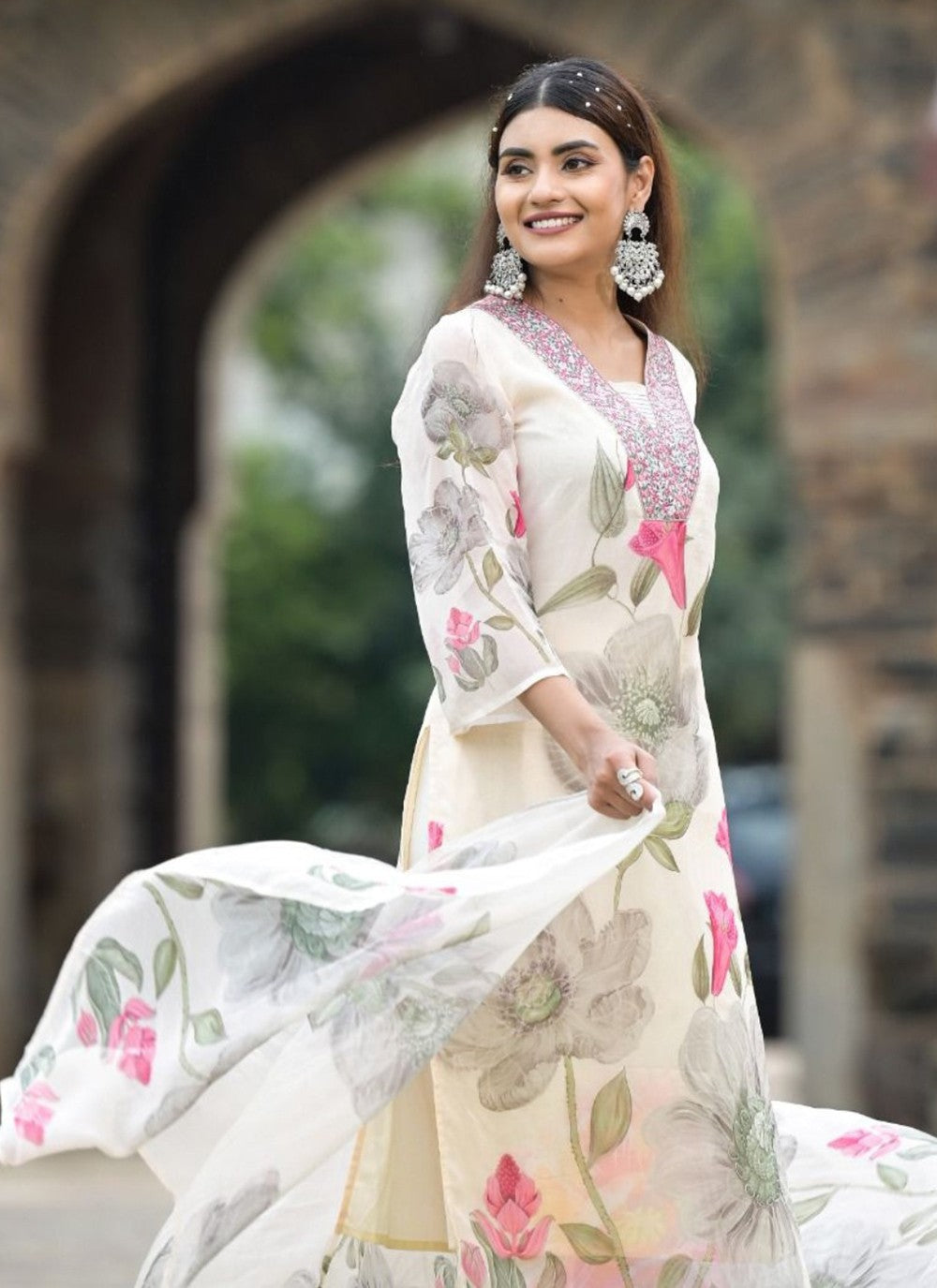 Salwar Suit Embroidered Off White Georgette T5050