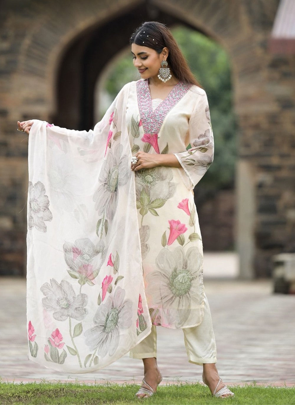 Salwar Suit Embroidered Off White Georgette T5050