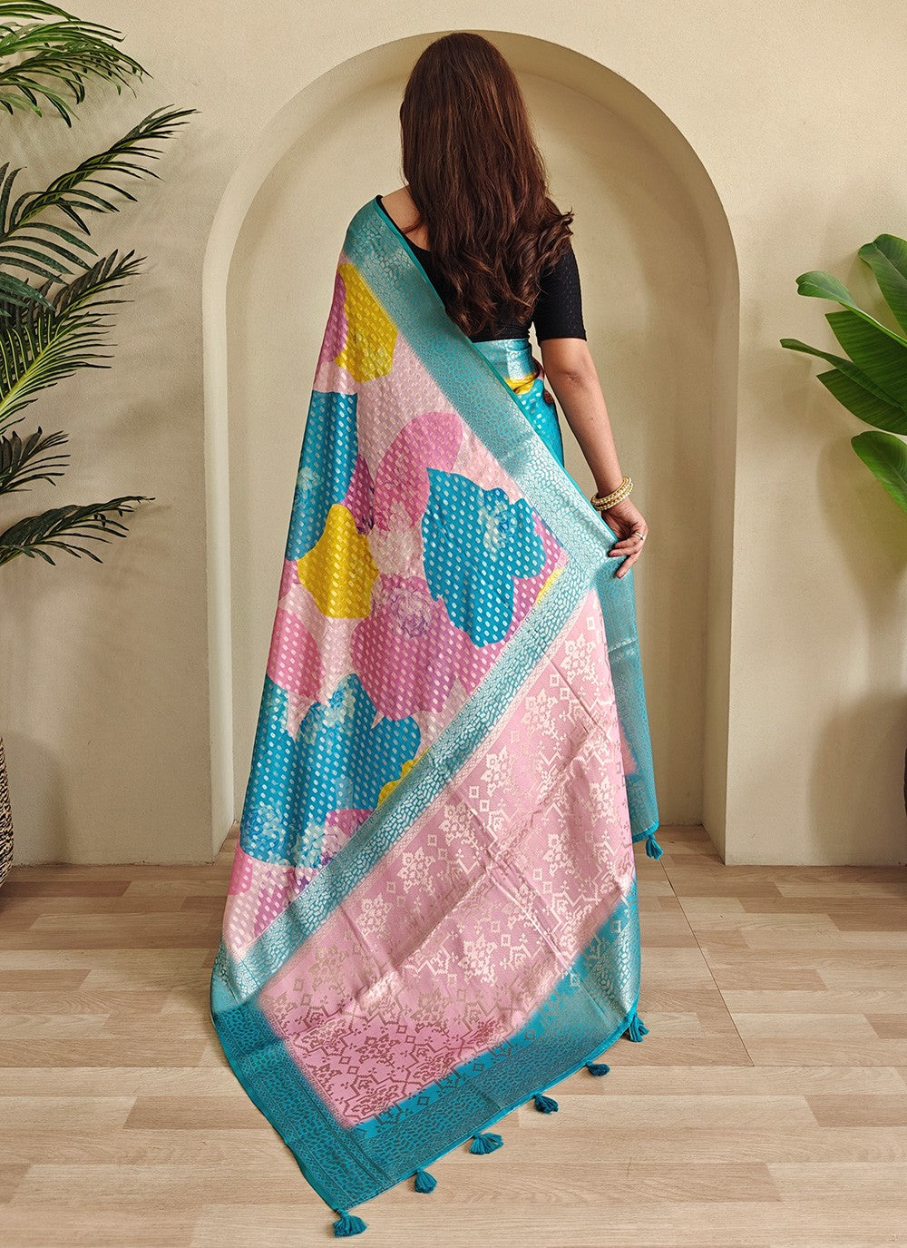 Multi Colour Georgette Contemporary Saree Printed, Woven S17323