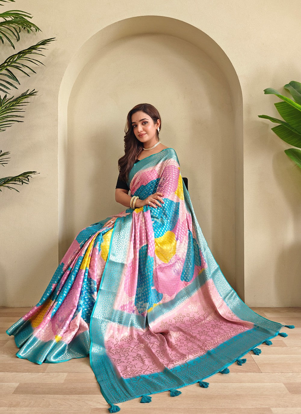 Multi Colour Georgette Contemporary Saree Printed, Woven S17323