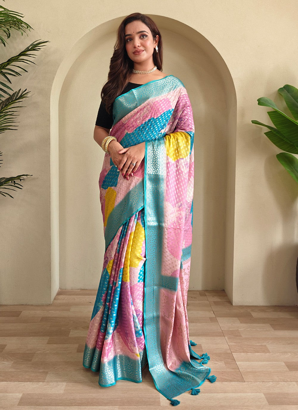 Multi Colour Georgette Contemporary Saree Printed, Woven S17323