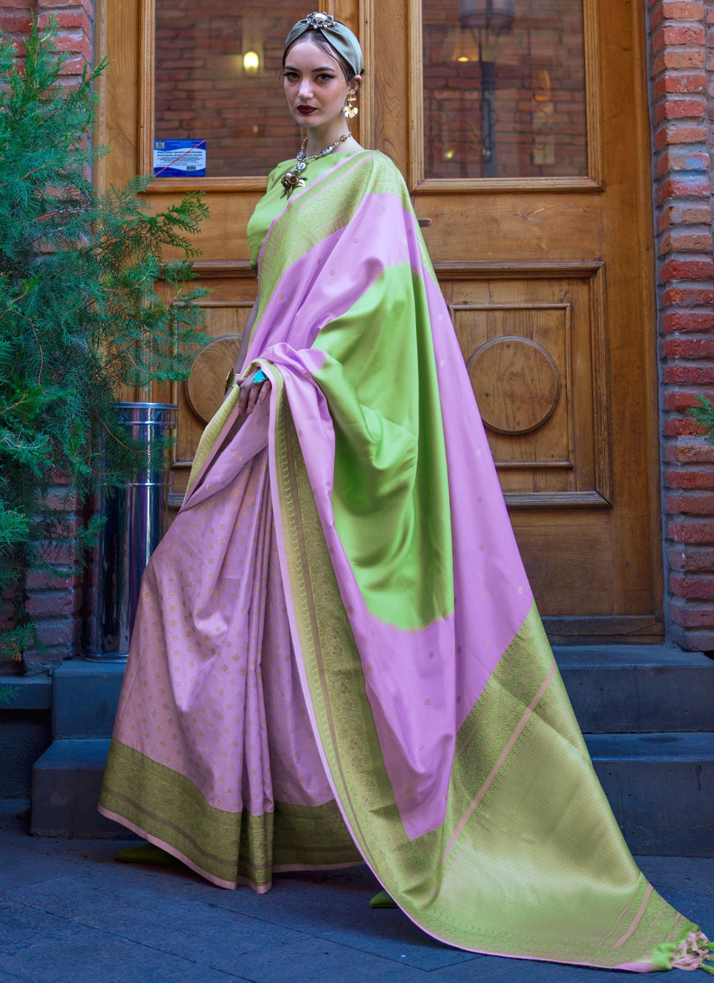 Classic Weaving Zari Handloom Silk Saree - S8172