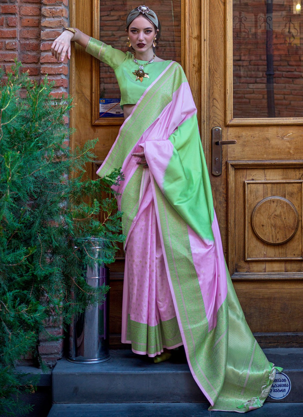 Classic Weaving Zari Handloom Silk Saree - S8172