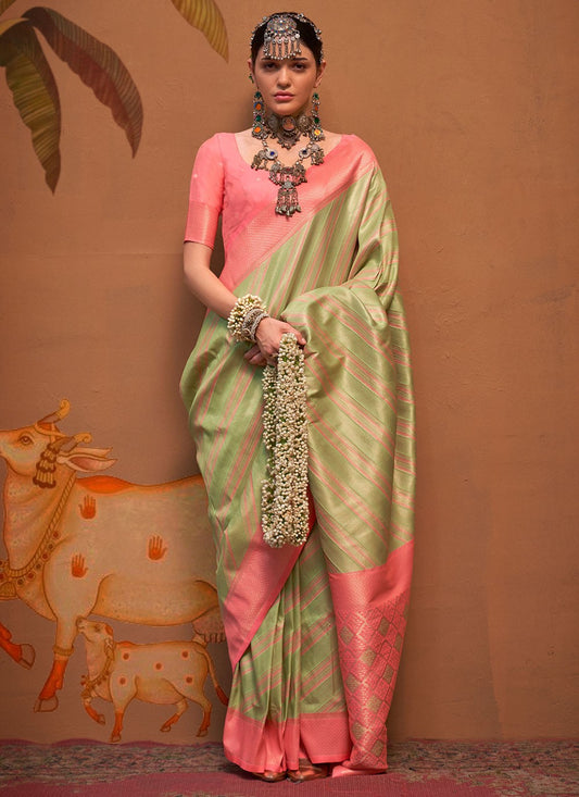 Classic Weaving Zari Handloom Silk Saree - S7229