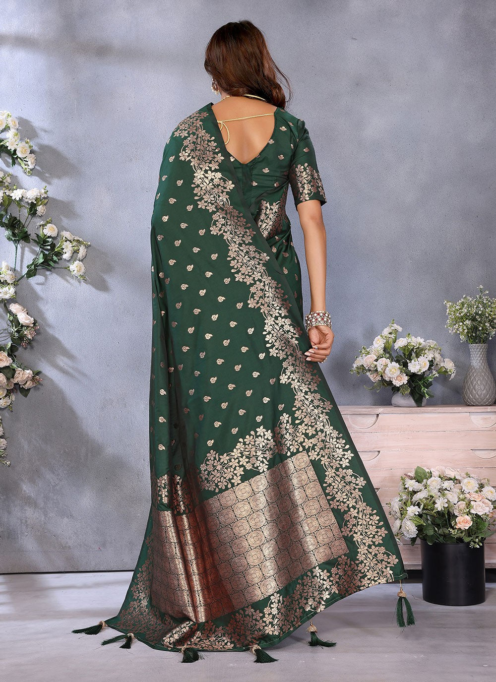 Green Banarasi Silk Trendy Saree Jacquard Work, Weaving Zari S16643