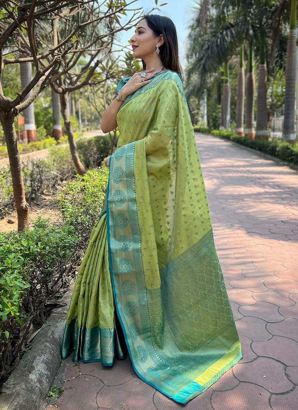 Classic Woven Silk, Tissue Saree - S7851
