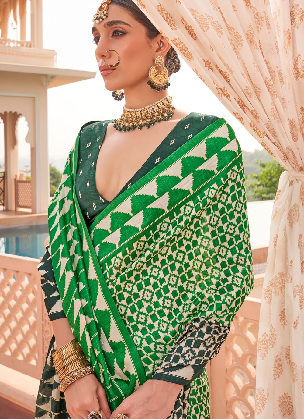Trendy Saree Geometric Print Green Silk S12556