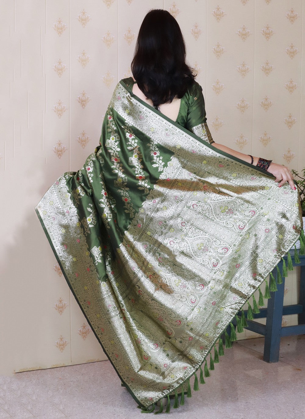 Green Banarasi Silk Contemporary Saree Woven S19525