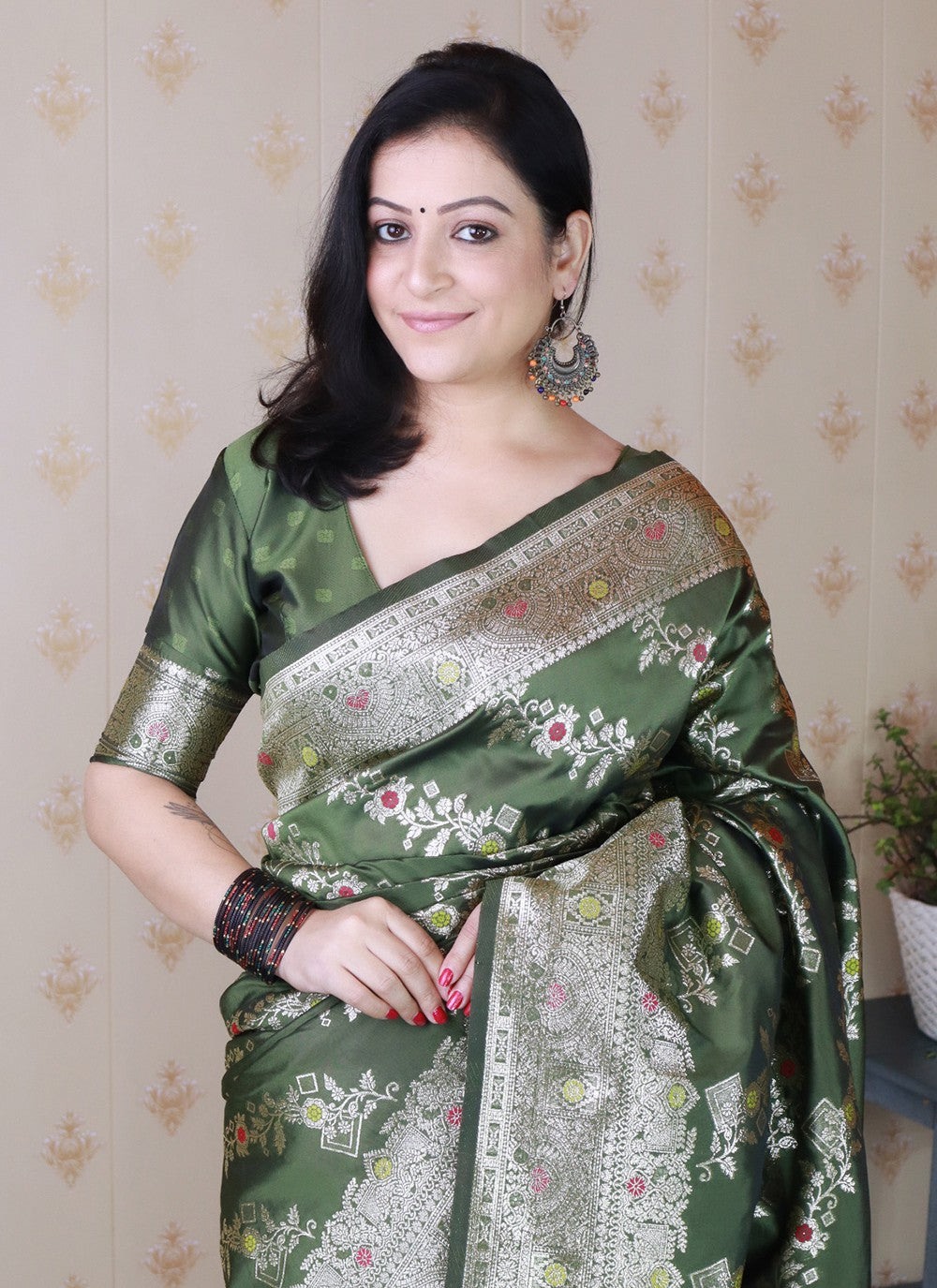 Green Banarasi Silk Contemporary Saree Woven S19525