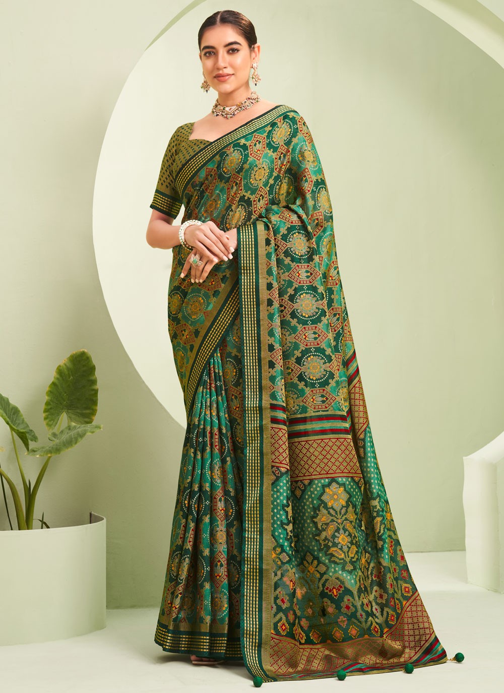 Designer Paisley Printed Green Georgette Saree S12792