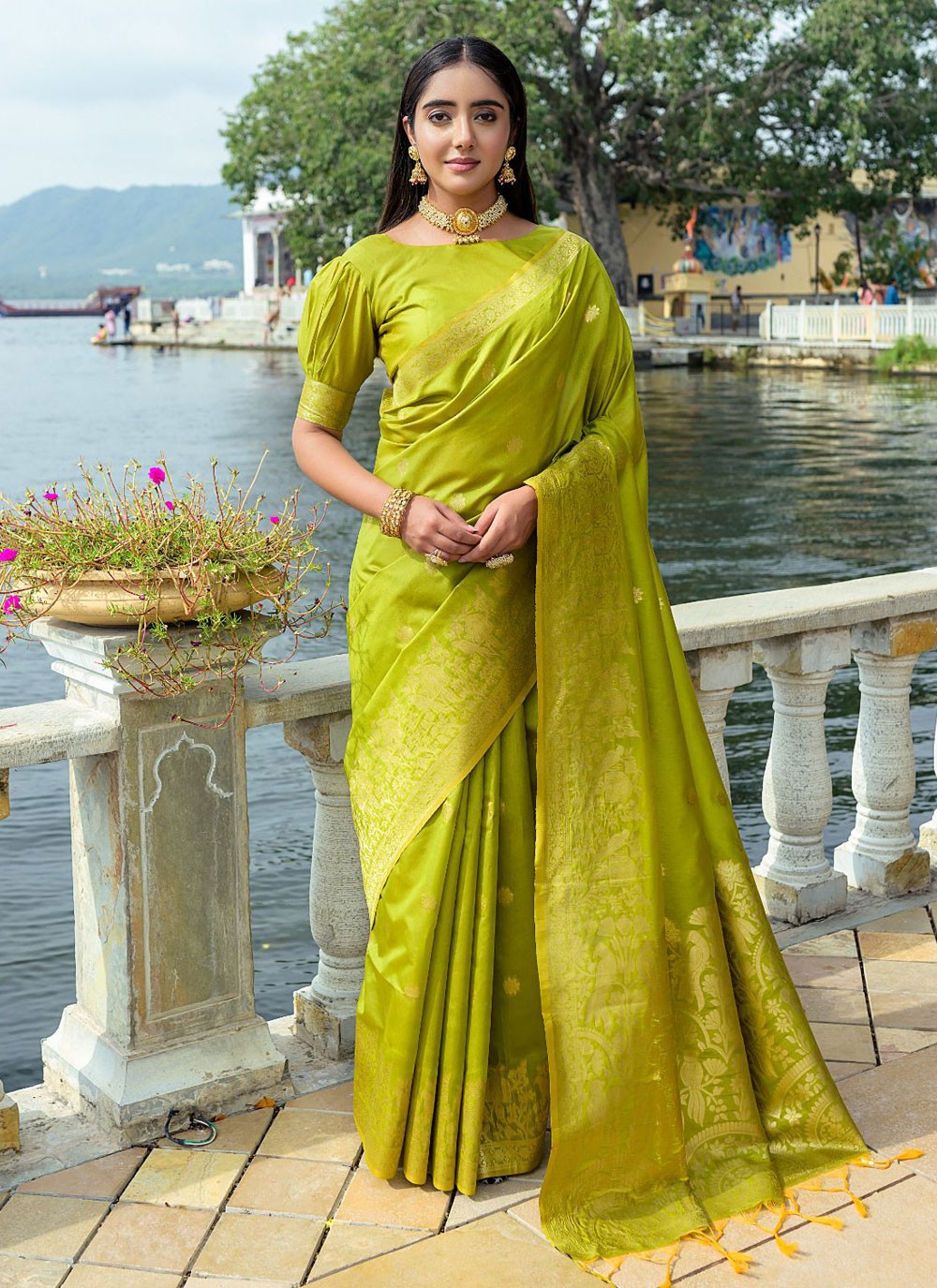 Trendy Woven Silk Saree - S4329