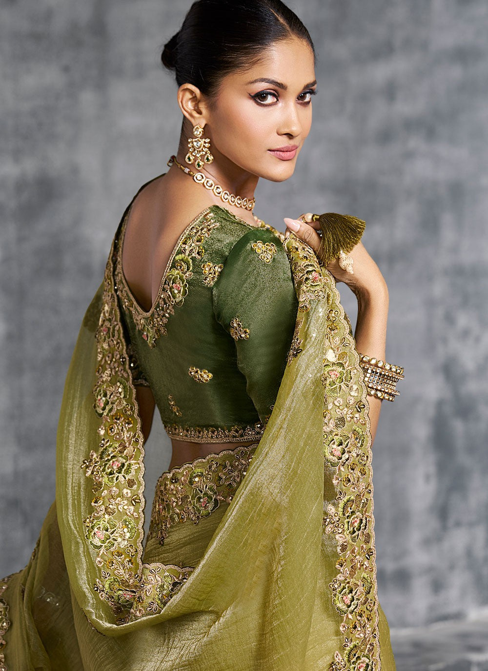 Green Tissue Classic Saree Embroidered, Resham, Thread S19889