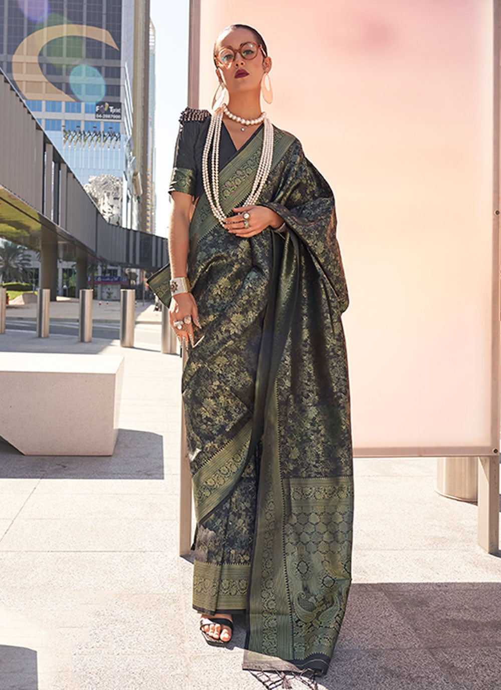Classic Weaving Zari Handloom Silk Saree - S6016