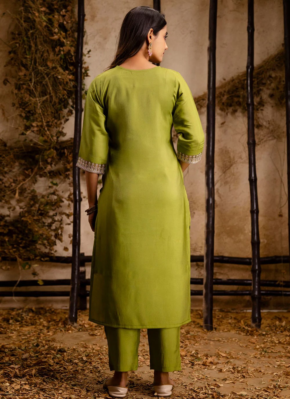 Embroidered Silk Blend Green Salwar Suit T6078