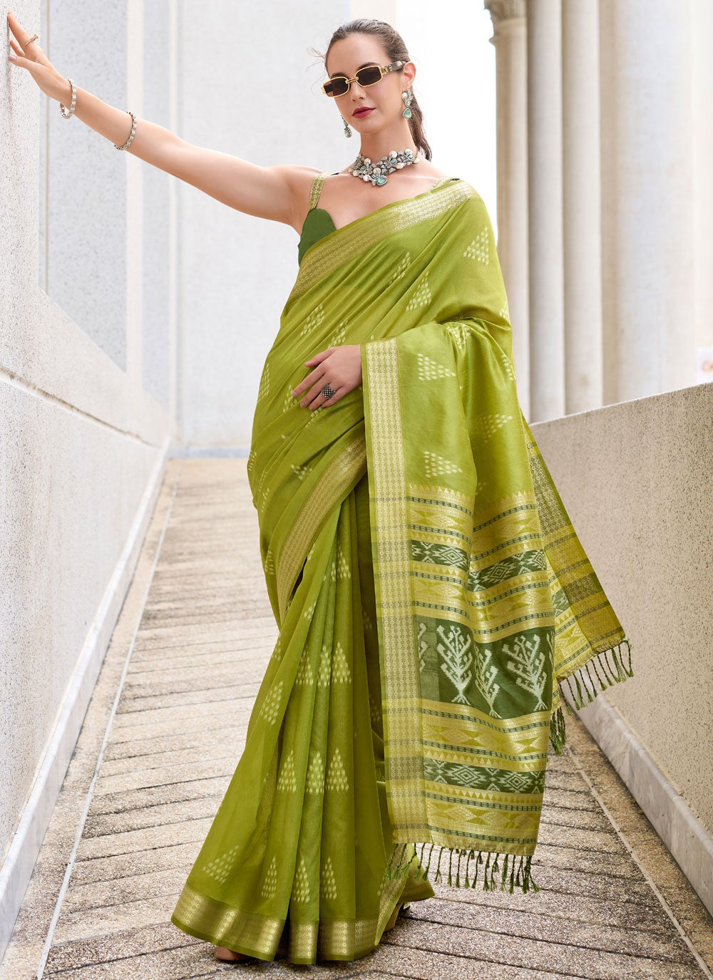 Trendy Saree Weaving Zari Green Rayon S12624