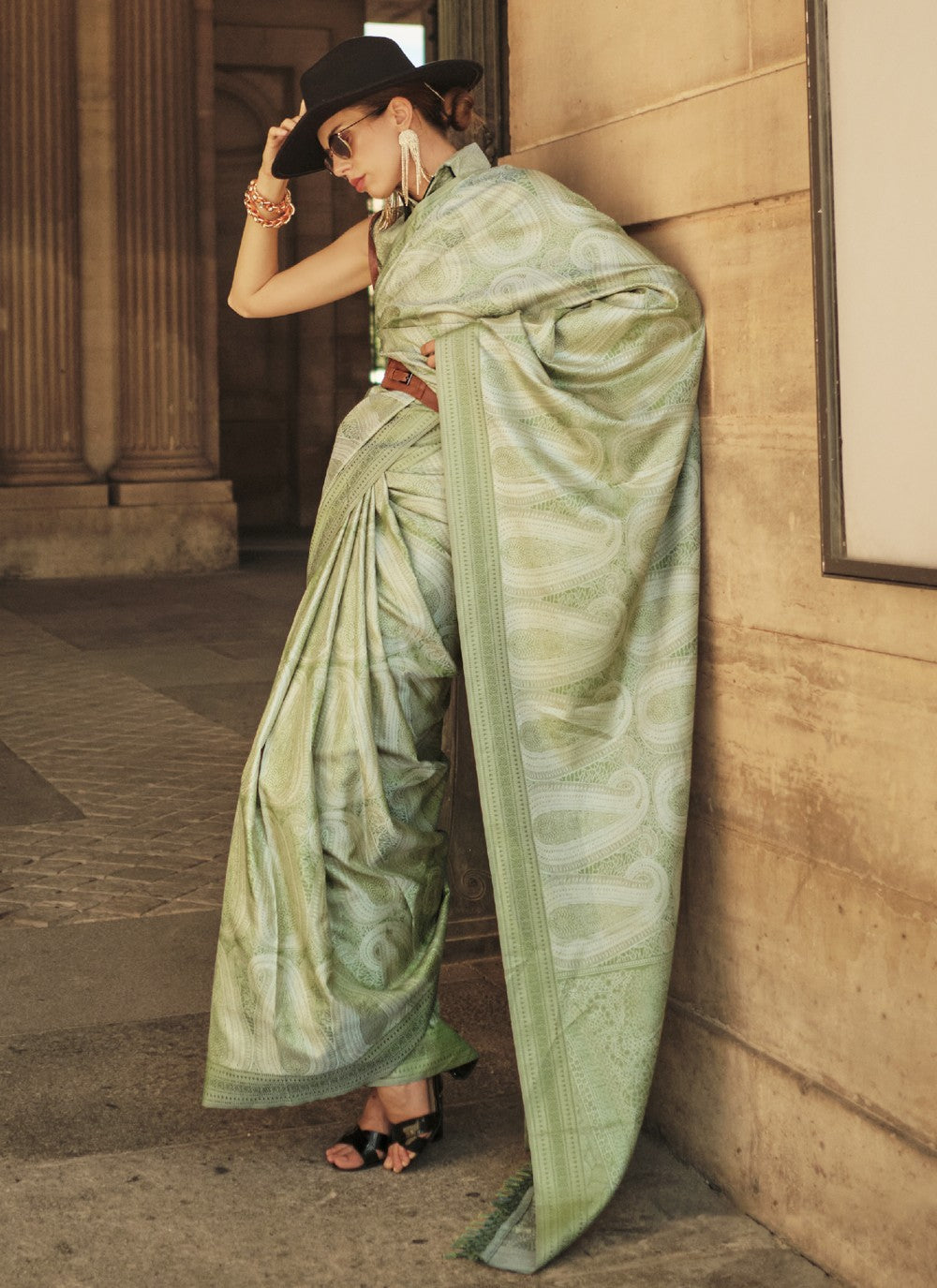 Classic Weaving Zari Handloom Silk Saree - S3657