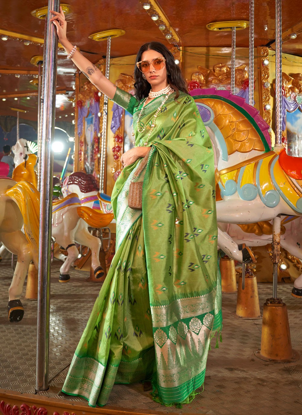 Trendy Weaving Zari Handloom Silk Saree - S4638