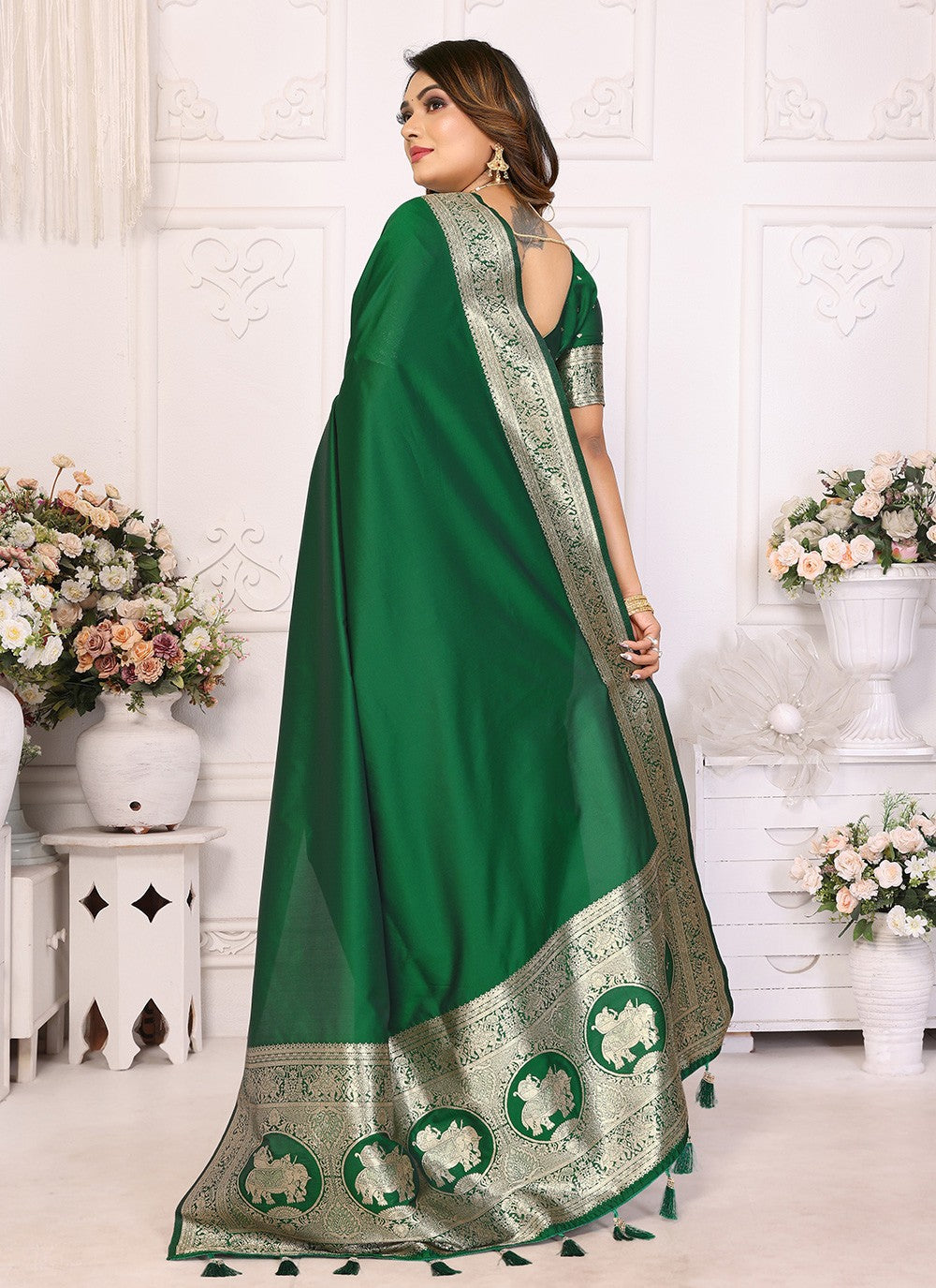 Green Banarasi Silk Classic Saree Jacquard Work, Weaving Zari S17847