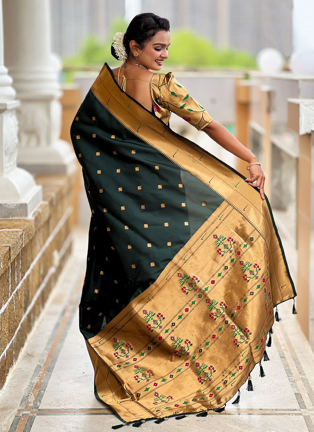 Green Silk Classic Saree Jacquard Work S18312