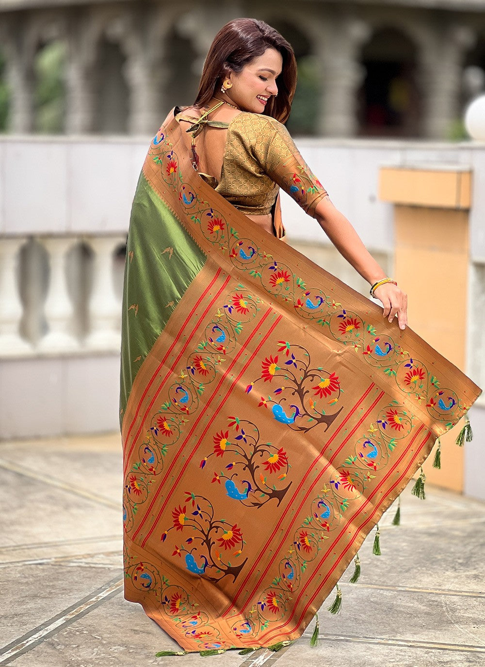 Green Silk Classic Saree Jacquard Work, Meenakari S19941