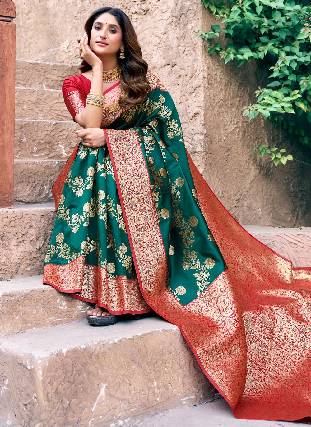 Classic Saree Weaving Zari Green Silk Saree S13287