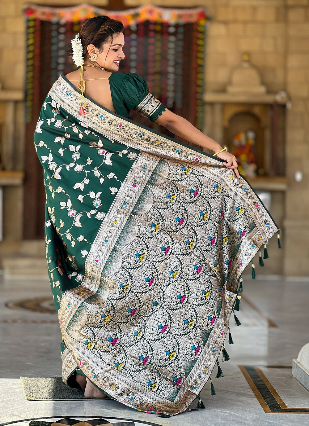 Green Banarasi Silk Contemporary Saree Jacquard Work S16582