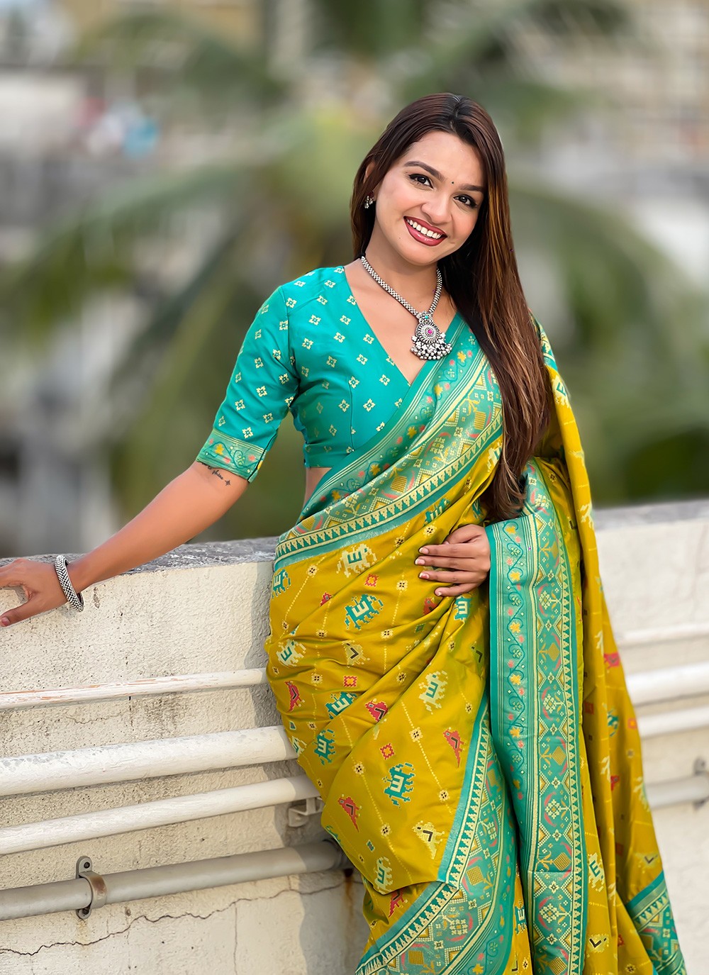 Green Patola Silk Contemporary Saree Meenakari, Woven S16574