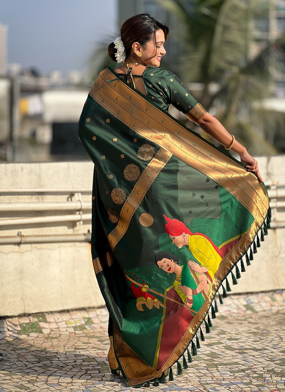 Classic Saree Weaving Zari Green Silk Saree S13562