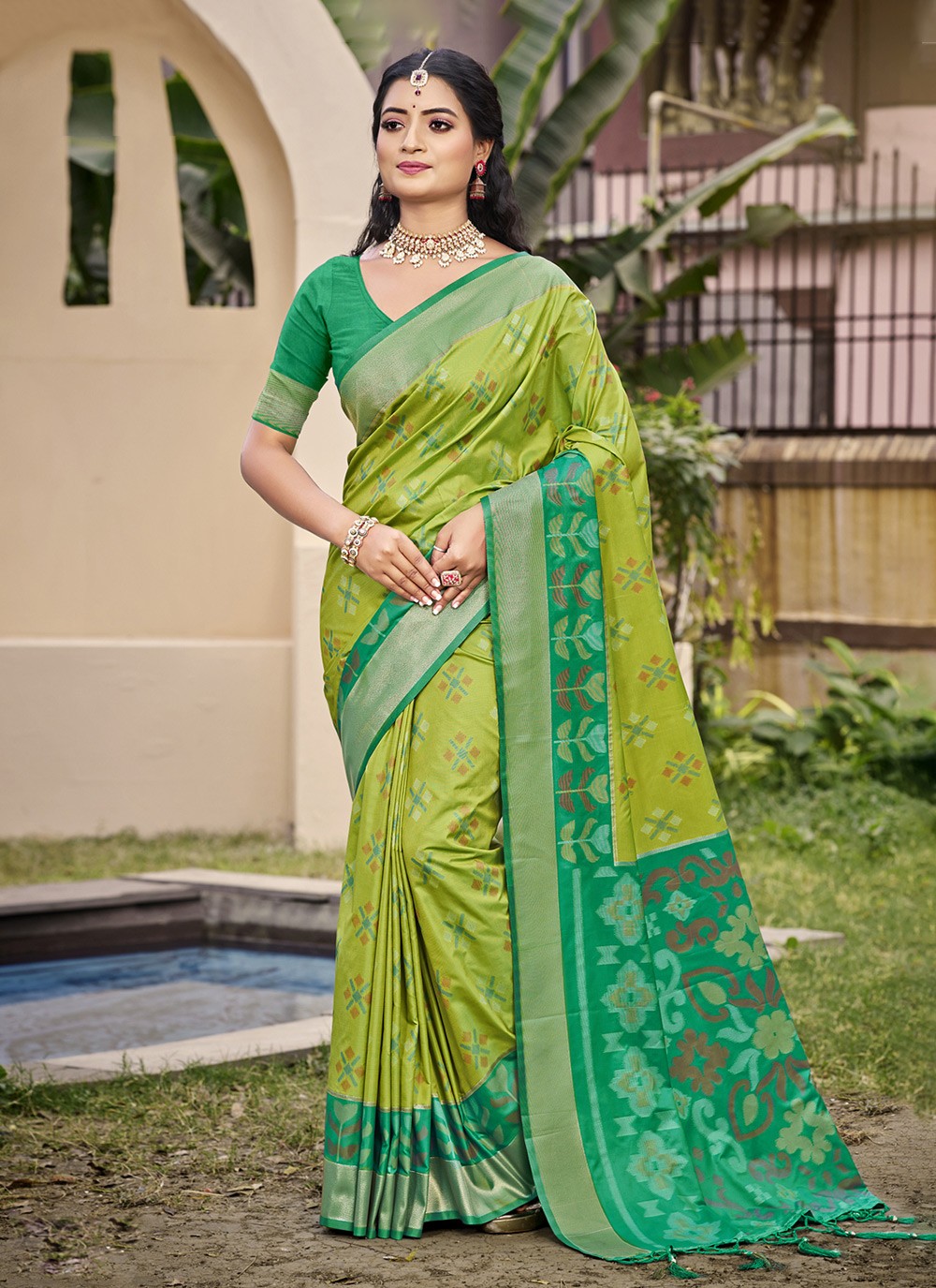 Classic Saree Weaving Zari Green Silk Saree S12938
