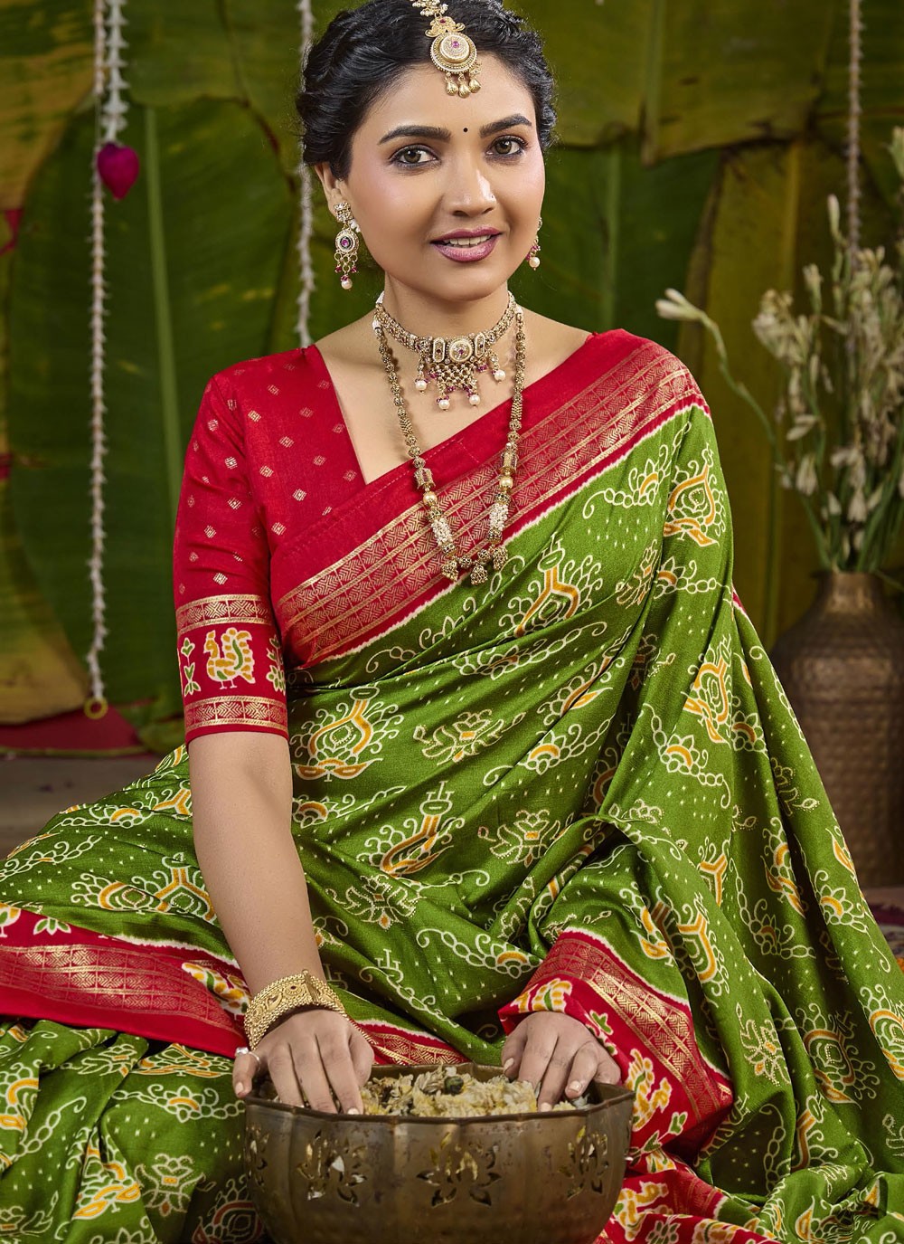 Green Silk Classic Saree Abstract Print S20231