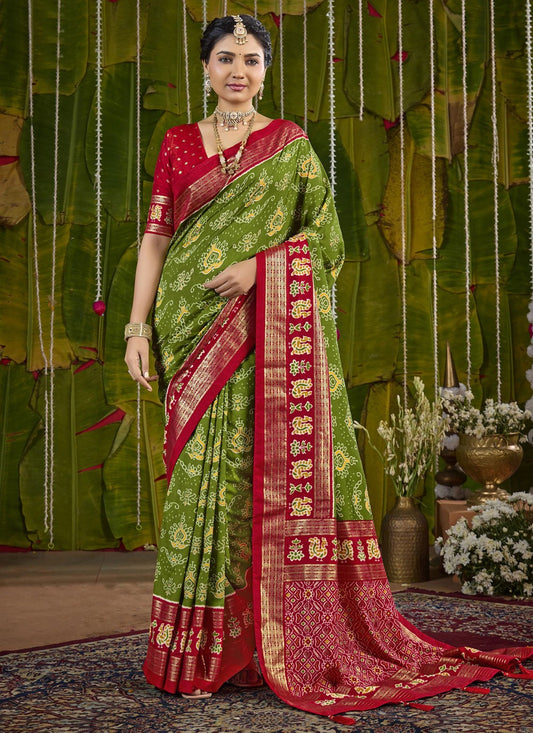 Green Silk Classic Saree Abstract Print S20231